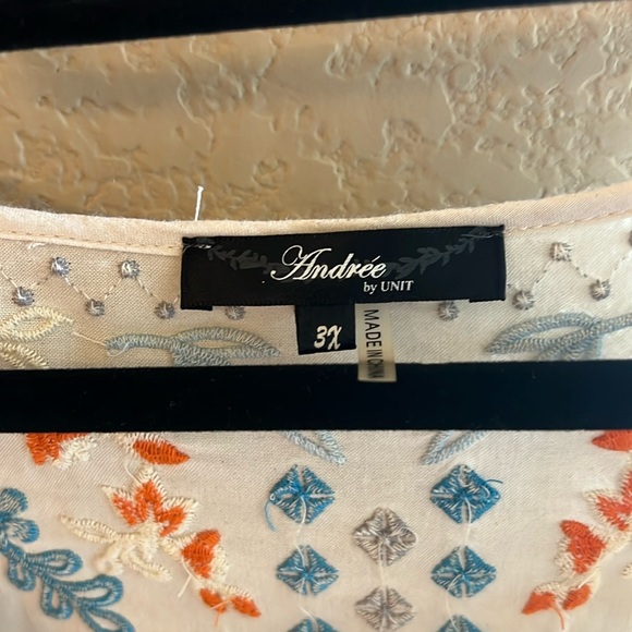 Cute top - Picture 2 of 7